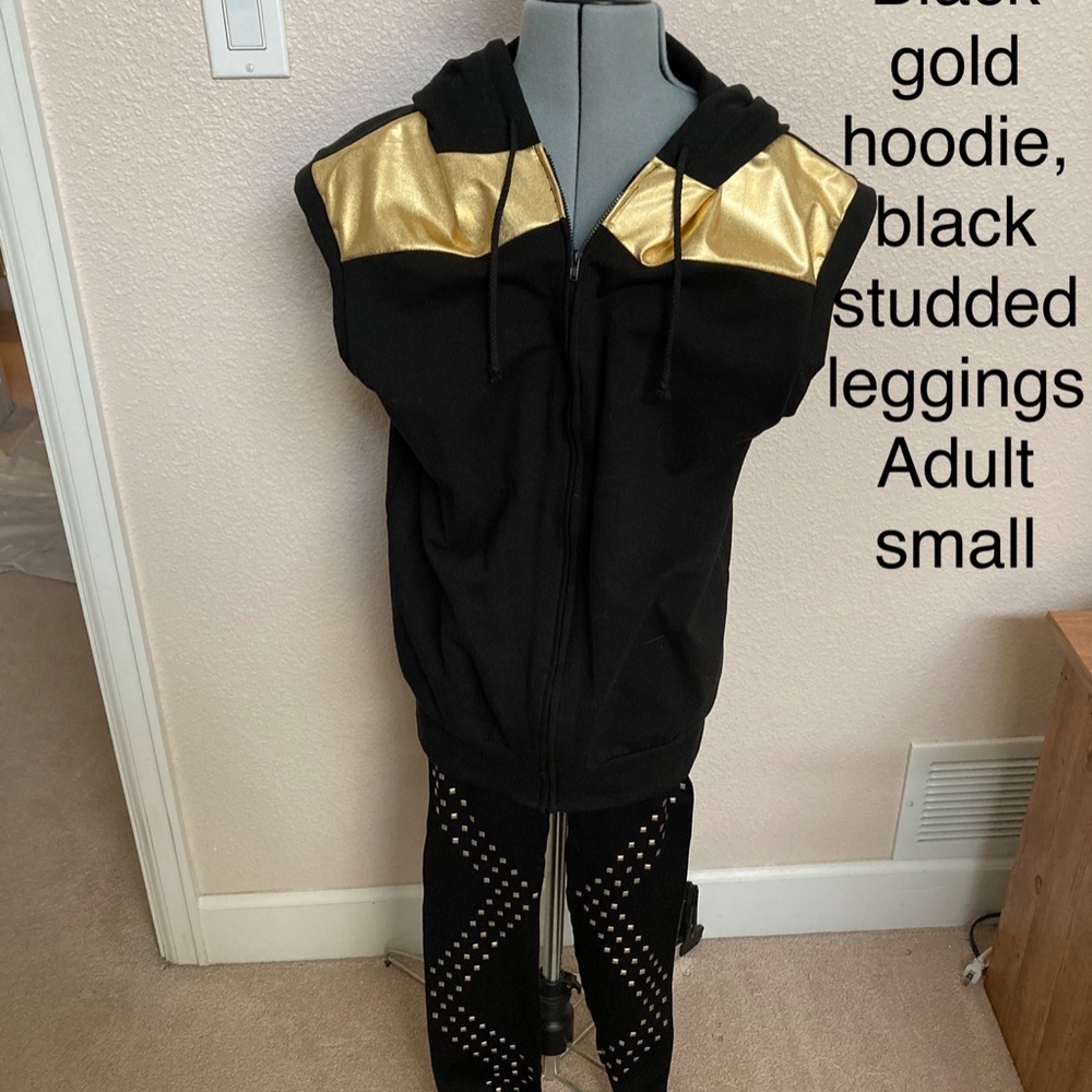 Urban groove full zip hoodie w/matching studded leggings. Adult small